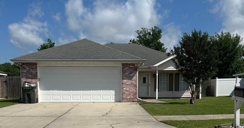 421 Cavaness Dr, Houma, LA, 70364-2221 | Card Image