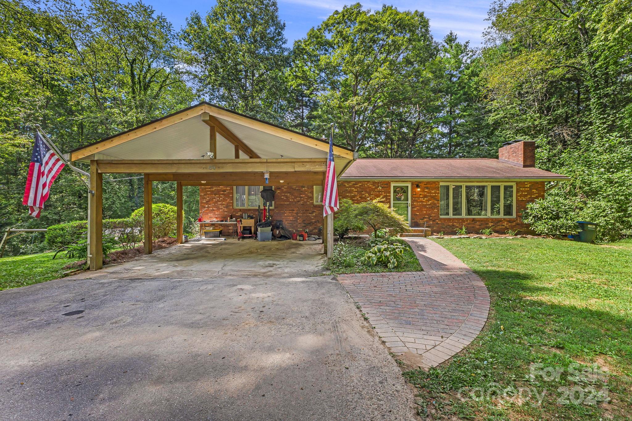 Robinson Dr, Weaverville, NC 28787