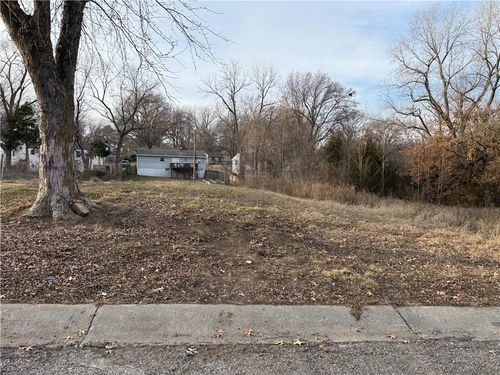 4918 N Wallace Ave, Kansas City, MO, 64119-4251 | Card Image