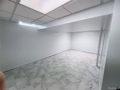 8936 Scotia Dr, Sterling Heights, MI, 48312-3614 | Card Image