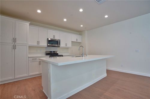 139 Grove Ct, Perris, CA, 92571-2640 | Card Image