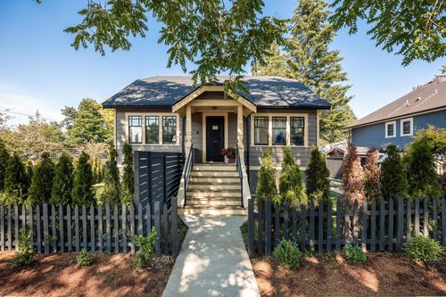 631 Second St, New Westminster, BC, V3L2M6 | Card Image