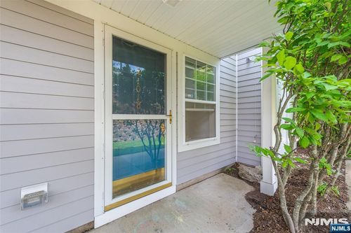 1018 Crown Ct, Mahwah, NJ, 07430-3251 | Card Image