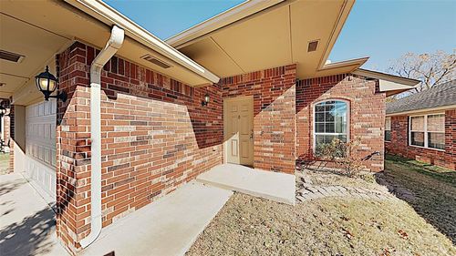416 Choctaw Gate Drive, Yukon, OK, 73099 | Card Image