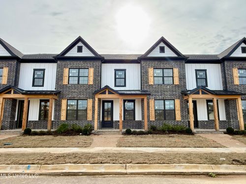 713 Bolivar Dr, Nesbit, MS, 38651-1068 | Card Image