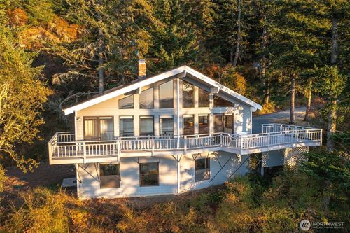 237 Switchback Rd, Eastsound, WA, 98245-8595 | Card Image