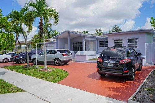 961 W 53rd St, Hialeah, FL, 33012-2418 | Card Image
