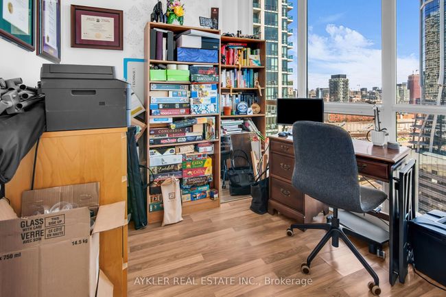 2404 - 12 Yonge St, Condo with 3 bedrooms, 2 bathrooms and 1 parking in Toronto ON | Image 19