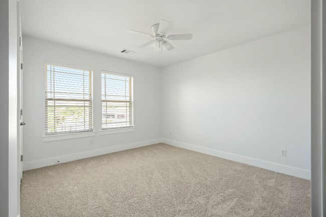Carpeted spare room featuring baseboards, visible vents, and ceiling fan | Image 25