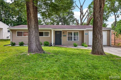 9818 Tanbark Ln, Saint Louis, MO, 63134-4120 | Card Image