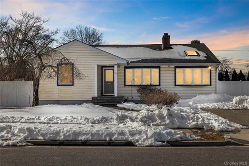 24 Elderberry Rd, Syosset, NY, 11791-6203 | Card Image