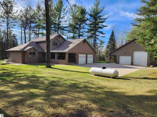 1697 Wildwood Dr, Sterling, MI, 48659-9206 | Card Image