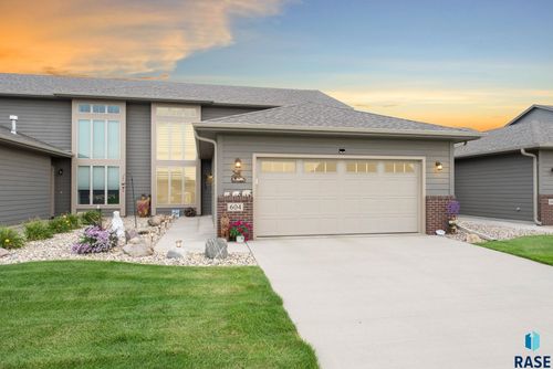 604 S Mary Gene Ave, Sioux Falls, SD, 57106-7074 | Card Image