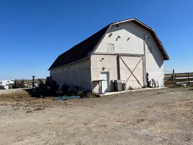 241036 Range Road 272, Home with 4 bedrooms, 3 bathrooms and 10 parking in Rural Rocky View County AB | Image 14