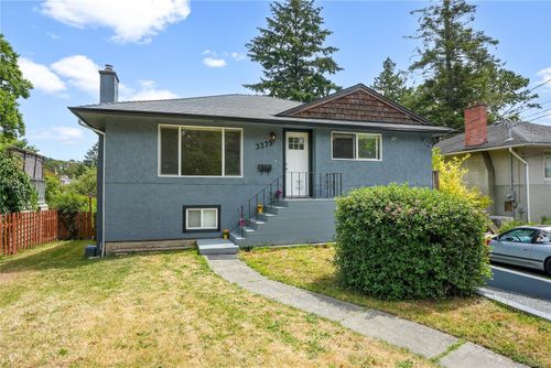 3375 Maplewood Rd, Saanich, BC, V8P3N1 | Card Image