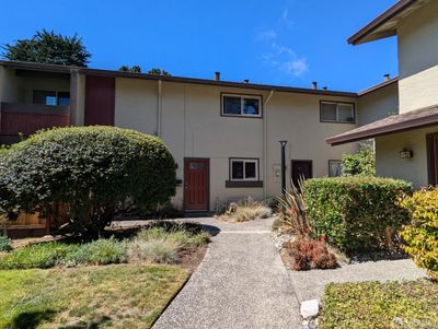 1129 Oddstad Boulevard, Townhouse with 2 bedrooms, 1 bathrooms and 2 parking in Pacifica CA | Image 2