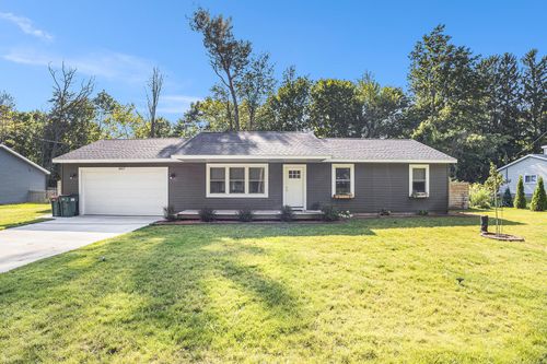 3657 Waalkes St, Norton Shores, MI, 49444-3723 | Card Image