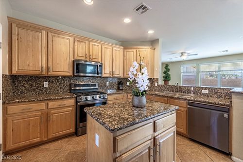 9561 Rolling Thunder Ave, Las Vegas, NV, 89148-5721 | Card Image