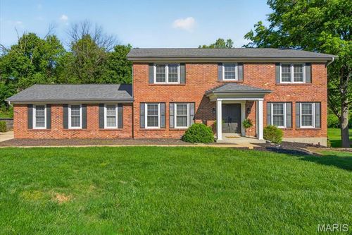 395 Royal Valley Dr, Creve Coeur, MO, 63141-6619 | Card Image