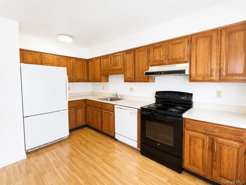 3c-2555 Youngs Ave, Southold, NY, 11971-1698 | Card Image