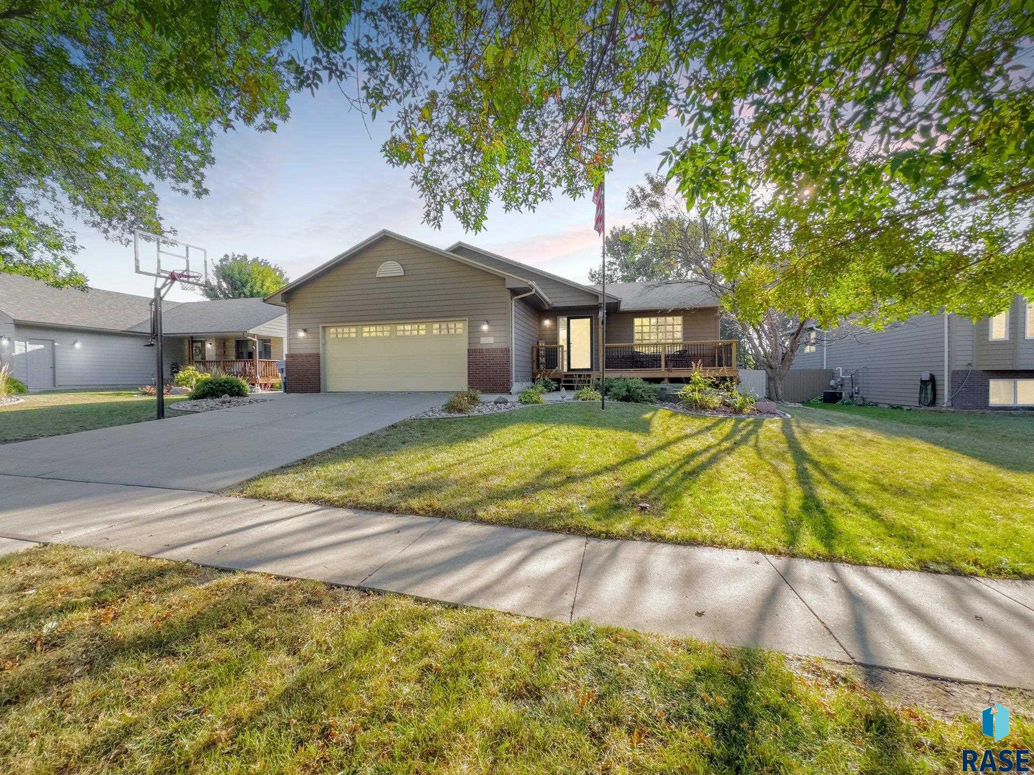 Quail Cir, Harrisburg, SD 57032