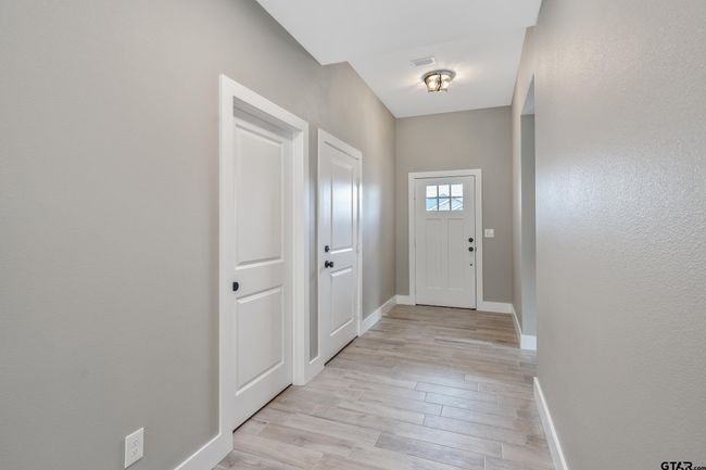 16218 Crossing Cir, House other with 3 bedrooms, 2 bathrooms and null parking in Lindale TX | Image 12