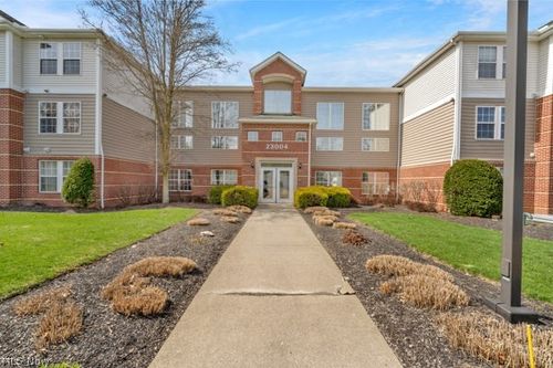 347-23004 Chandlers Ln, Olmsted Falls, OH, 44138-3274 | Card Image
