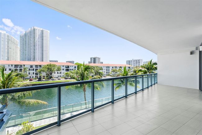 203 - 3250 Ne 188th St, Condo with 3 bedrooms, 4 bathrooms and null parking in Aventura FL | Image 17