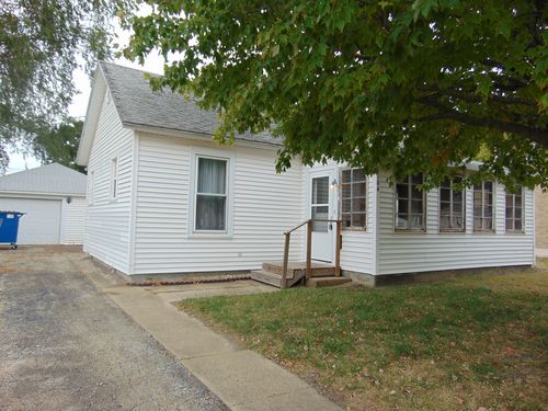 104 W Oliver St, Mansfield, IL, 61854-6732 | Card Image