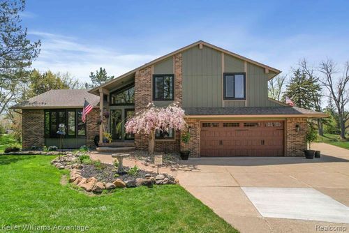 5105 Beachwood Ct, Commerce Township, MI, 48382-1405 | Card Image