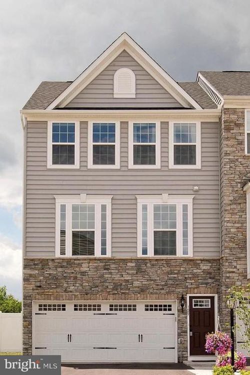 129 Hornbeam Dr, LAKE FREDERICK, VA, 22630-1910 | Card Image