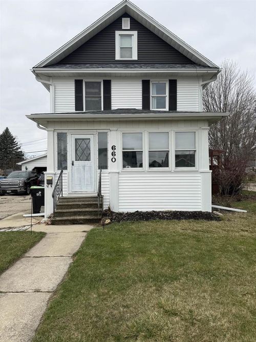 660 Cochrane St, Waupun, WI, 53963-2052 | Card Image