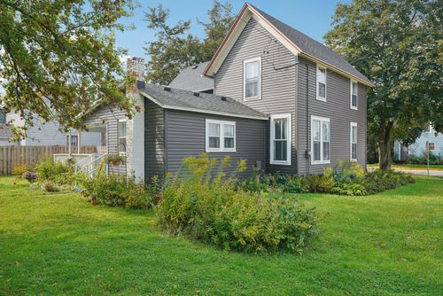 328 Sumner St, Genoa City, WI, 53128-2089 | Card Image