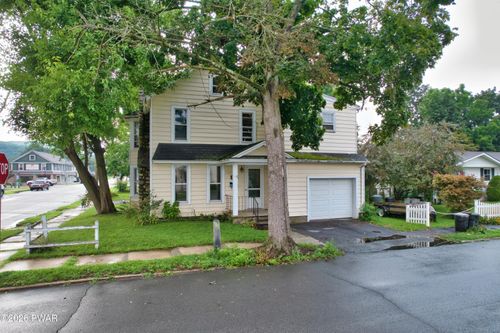 211 Avenue L, Matamoras, PA, 18336-1407 | Card Image