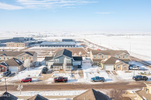 3605 Long Branch Ave, Williston, ND, 58801-2978 | Card Image