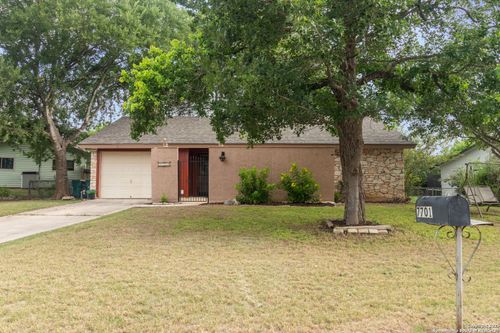 7701 Rainey Meadow Ln, Live Oak, TX, 78233-2846 | Card Image