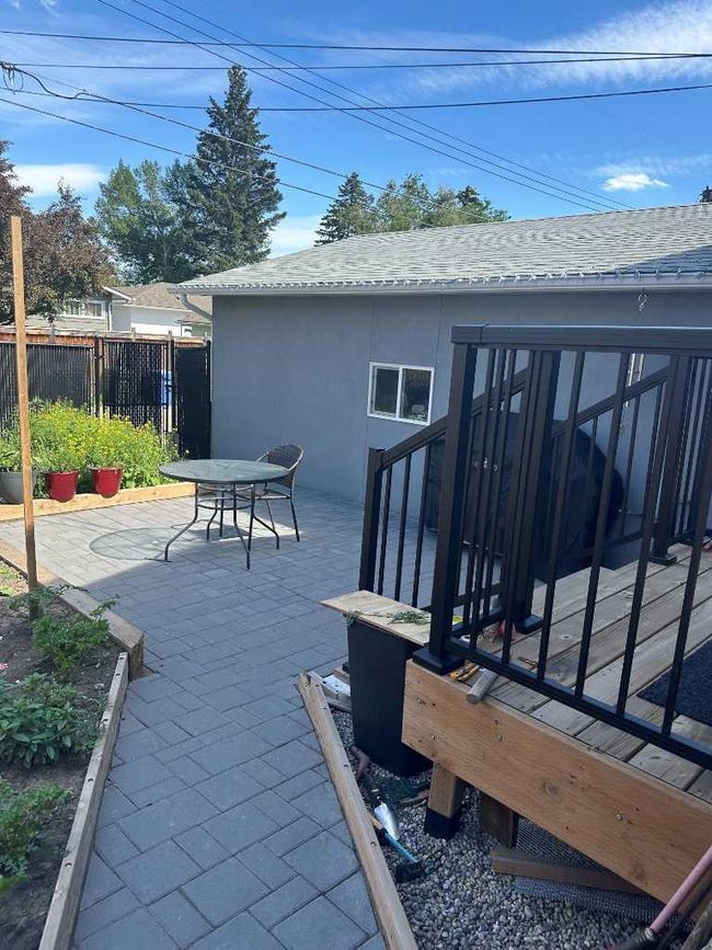 323 Alcott Cres Se, House other with 5 bedrooms, 3 bathrooms and 2 parking in Calgary AB | Image 35