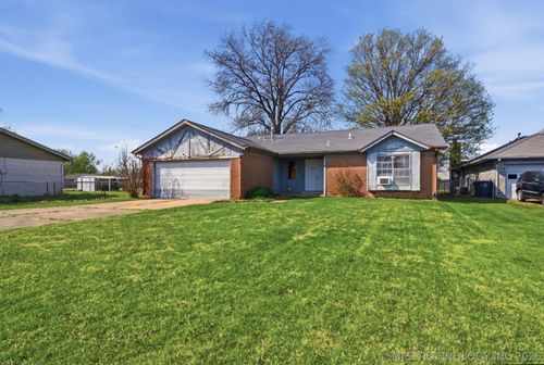 8935 E 49th Street, Tulsa, OK, 74145 | Card Image