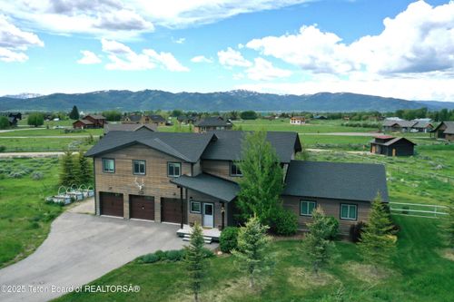 9075 Nesting Eagles Loop, Victor, ID, 83455-1316 | Card Image