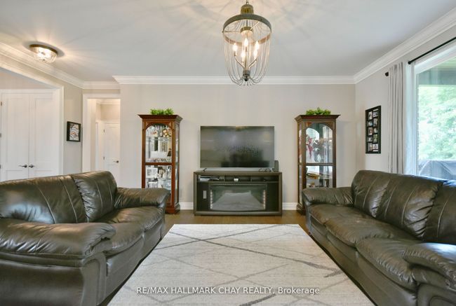 5 Kanata Crt, House other with 3 bedrooms, 2 bathrooms and 6 parking in Springwater ON | Image 8