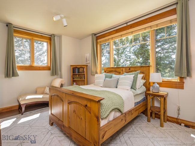 Lower level bedroom #1 with ensuite bath | Image 38