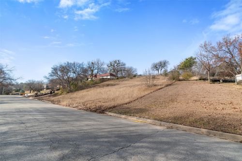 304 Willow Ridge Ct, Fort Worth, TX, 76103-1043 | Card Image