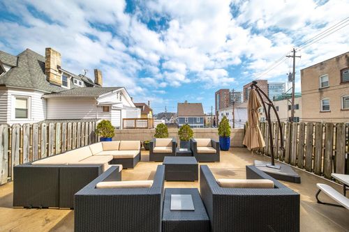 204-1920 N Farwell Avenue, Milwaukee, WI, 53202 | Card Image