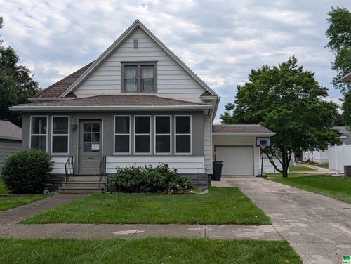 911 10th St, Sheldon, IA, 51201-2038 | Card Image