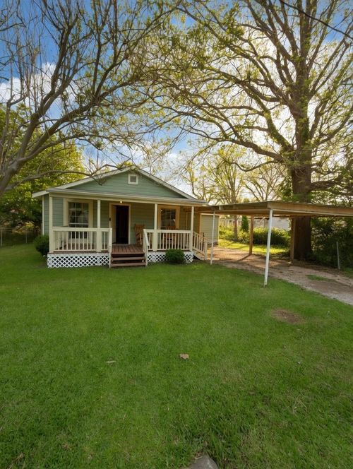 911 Kemp St, Boling, TX, 77420-9339 | Card Image
