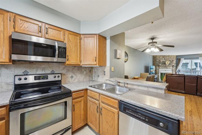 912 S Paris Ct, Townhouse with 2 bedrooms, 3 bathrooms and 2 parking in Aurora CO | Image 8