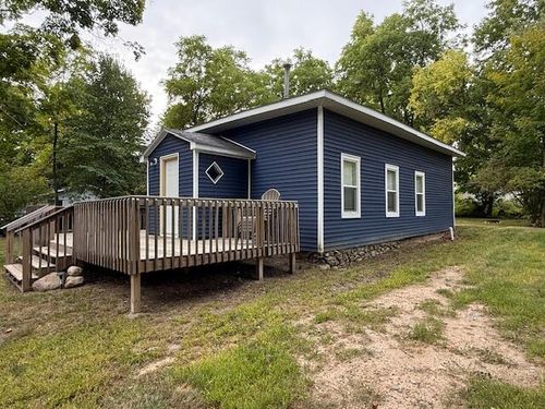 37 E Jefferson St, Newaygo, MI, 49337-8828 | Card Image