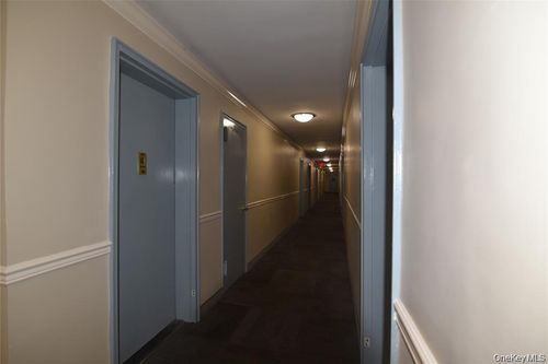 4a-54-40 Little Neck Pkwy, Little Neck, NY, 11362-2205 | Card Image