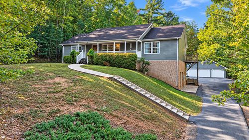 145 S Woodland Ave, Buena Vista, VA, 24416-3600 | Card Image