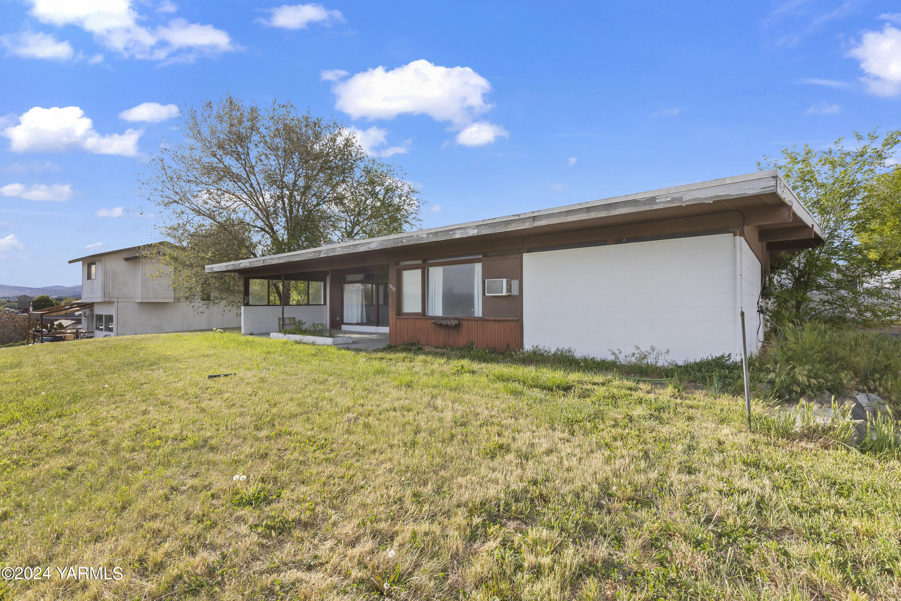 Lindgren Dr, Yakima, WA 98908